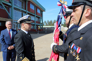 Comunidad de Curanilahue donó nuevo estandarte a la base de Infantería de Marina Tumbes