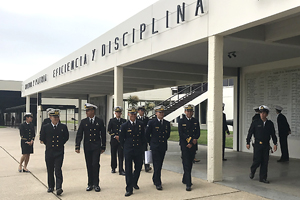 Delegaciones extranjeras participantes en la "Regata Off Valparaíso" fueron recibidas por el Director de la Escuela Naval
