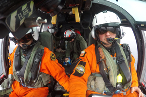 Armada lleva a cabo rescate aeromédico desde altamar