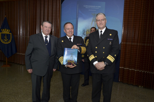 Estrenan libro que recopila por primera vez la historia oceanográfica de Chile