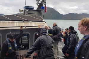 Armada facilitó evacuación médica de turista australiano en Puerto Natales