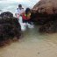  Con arriesgada maniobra marino rescató a mujer de ahogarse  