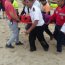 Con arriesgada maniobra marino rescató a mujer de ahogarse