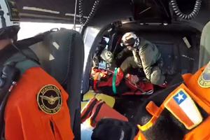 Armada realizó exitoso rescate aeromédico de tripulante en altamar