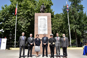 Monumento a Lord Cochrane es inaugurado en Santiago con la presencia de la Princesa Ana