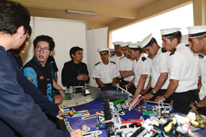 Armada reafirma su compromiso con la educación en feria de Innovación