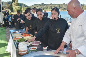 Grumetes de especialidades mayordomo y cocineros se lucieron durante su examen práctico “Esgrum Chef”