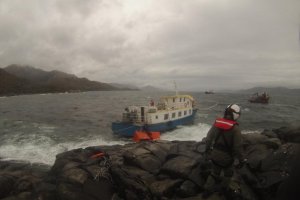 Tercera Zona Naval rescató a 13 tripulantes desde el Estrecho de Magallanes