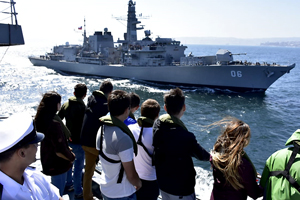 Futuros Cadetes de la Escuela Naval visitaron distintas Unidades de Combate de la Armada