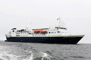 Buque de la "National Geographic Explorer" visitó la Base Naval Antártica "Arturo Prat"