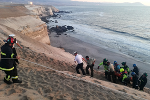 Armada apoyó rescate de persona en acantilado en sector La Portada de Antofagasta