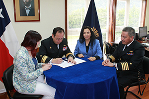 Armada firma convenio de cooperación con la Corporación Nacional Forestal de Aysén