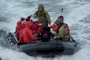 Armada apoya investigación en la Antártica para conocer la cadena depredativa submarina