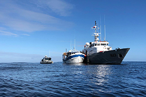 Lancha de Servicios Generales “Puerto Montt” asiste a lancha motor que se encontraba a la deriva