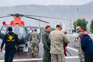 Por aire y mar personal de la Armada presta apoyo a Iquique por inusual lluvia que afectó a la zona
