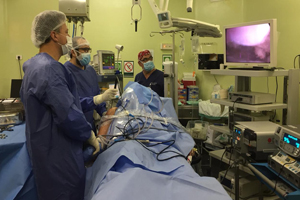 Fundación Acrux realizó cirugías a 18 pacientes de lista de espera traumatológica del Hospital de Iquique