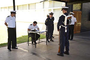Batallón de Reclutas de la Escuela Naval comenzó con las evaluaciones doctrinales de infantería
