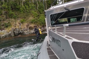 Armada intensifica la búsqueda para encontrar a pescador desaparecido en sector Canal Magdalena