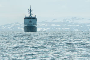 Buque "Marinero Fuentealba" llegó por primera vez al Círculo Polar Antártico