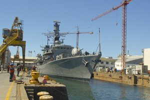 Desde mantenciones al casco hasta equipos de navegación: las complicadas reparaciones que reciben los buques de la Armada