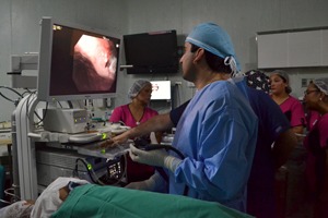 Innovadora técnica para extirpar cáncer gástrico fue realizada en Hospital Naval “Almirante Nef”