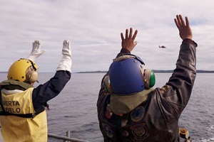 Dotaciones de la V Zona Naval se capacitan en maniobras aeronavales