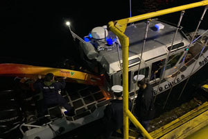 Kayakista fue rescatado con vida en playa de Maitencillo