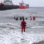 8 primeros 'nadadores escogidos' entrenan en las bajas temperaturas de la Magallanes