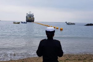 Armada resguarda instalación de cable de fibra óptica en Valparaíso