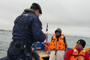 Lancha de Servicio General "Coquimbo" realiza constantes patrullajes por la bahía