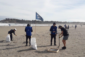 Recolectan casi media tonelada de basura en jornada de limpieza de playas en Quintero