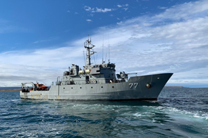 Armada encuentra barcaza hundida en Punta Arenas