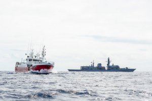 Fragata "Lynch" y OPV "Odger": una constante protección a aguas nacionales e internacionales
