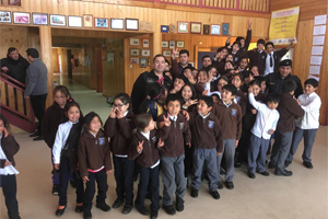 Patrullero “Cirujano Videla” visitó escuela San Francisco en isla Meulín