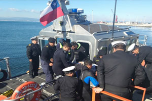 Joven de 22 años fue rescatada por la Armada desde acantilado en Concepción
