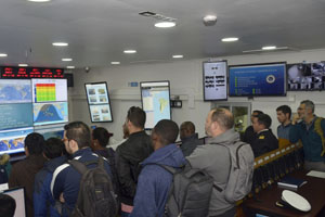 Alumnos del Diplomado Internacional en Tsunamis visitaron la sala de operaciones del SNAM