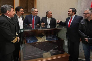 Armada participó en la ceremonia de presentación del Pabellón de Combate del "Acorazado Latorre" en el Senado