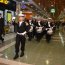 Bandas de la Academia Politécnica Naval realizaron intervención urbana en malls viñamarinos