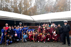 44 niños de Queule y Lago Neltume participaron en el “Acercamiento Mar y Cordillera” 44 niños de Queule y Lago Neltume participaron en el “Acercamiento Mar y Cordillera”