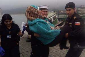 Personal Naval desplegó operativo para evacuar a adulto mayor desde Isla Santa María