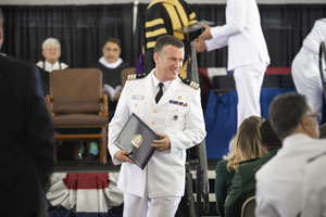 Oficial de la Armada de Chile se gradúa del “Naval Command College Course” de la US Navy