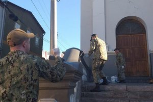 Dotaciones de UNITAS realizan operativo cívico en Valparaíso