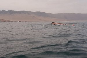Nueve pescadores salvan con vida tras naufragio de su embarcación