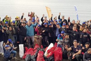 Capitanía de Puerto apoyó la iniciativa Limpieza a Fondo en la playa y lago Llanquihue