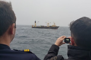 Unidades marítimas y aéreas de la Armada realizaron fiscalización pesquera oceánica en aguas internacionales Unidades marítimas y aéreas de la Armada realizaron fiscalización pesquera oceánica en aguas internacionales
