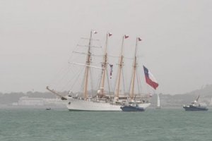 Buque "Escuela Esmeralda" arribó a Auckland con operativo para realizar trámites consulares a bordo
