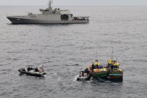 Armada capturó dos embarcaciones peruanas con 10 toneladas de tiburón azul en total