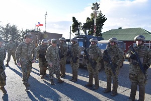 Comandante General del Cuerpo de Infantería de Marina realiza revista al Destacamento IM N°4 "Cochrane"