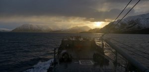 Barcaza "Chacabuco" realiza comisión a la Tercera Zona Naval