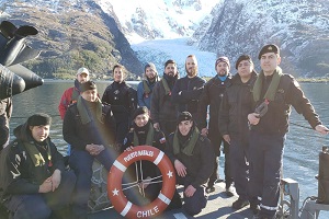 Lancha de Servicio General "Puerto Natales" prestó apoyo para investigación científica en Estero de las Montañas